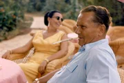 Josip Broz Tito und Jovanka Broz bei ihrem Haus auf der adriatischen Insel Vanga, 1956. Josip Broz Tito und Jovanka Broz bei ihrem Haus auf der adriatischen Insel Vanga, 1956.