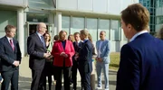 Markus Feldenkirchen (r.) mit B&auml;rbel Bas bei einer Betriebsbesichtigung in Brandenburg.
