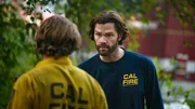 „Not Without My Birds“ – Wenn in einem Park mit einem Adlernests ein Feuer ausbricht, arbeiten Station 42 und Three Rock daran, die geschützte Tierart zu retten und eine Ausbreitung des Feuers in die Stadt zu verhindern. Jared Padalecki ist als Camden zu sehen, ein Feuerwehrmann aus Südkalifornien, der Bodes Talent sofort erkennt. Abgebildet (von links): Max Thieriot als Bode Leone und Jared Padalecki als Camden Casey. „Not Without My Birds“ – Wenn in einem Park mit einem Adlernests ein Feuer ausbricht, arbeiten Station 42 und Three Rock daran, die geschützte Tierart zu retten und eine Ausbreitung des Feuers in die Stadt zu verhindern. Jared Padalecki ist als Camden zu sehen, ein Feuerwehrmann aus Südkalifornien, der Bodes Talent sofort erkennt. Abgebildet (von links): Max Thieriot als Bode Leone und Jared Padalecki als Camden Casey.