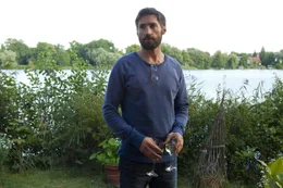 Kann man verwinden, Inoffizieller Mitarbeiter der Stasi gewesen zu sein? Benjamin Sadler als Michael Rosch
