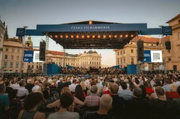 Konzert vor historischer Kulisse: Die Prager Burg auf dem Hradschiner Platz spielt in der tschechischen Geschichte eine bedeutende Rolle.
