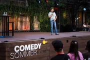 Comedy-Legende Atze Schröder ist zu Gast beim „ZDF Comedy Sommer mit Till Reiners“. Comedy-Legende Atze Schröder ist zu Gast beim „ZDF Comedy Sommer mit Till Reiners“.