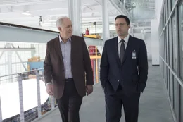 v.li.: Lamar Blackburn (John Lithgow), Chris Wolff (Ben Affleck).