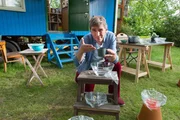 Was tun, wenn das Wasser knapp ist und der Regen ausbleibt? Fritz Fuchs (Guido Hammesfahr) probiert verschiedene Wege aus, um Wasser zu gewinnen. Was tun, wenn das Wasser knapp ist und der Regen ausbleibt? Fritz Fuchs (Guido Hammesfahr) probiert verschiedene Wege aus, um Wasser zu gewinnen.