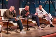 Die "L&ouml;wen" (v.l.) Frank Thelen, Andreas W. Herb und Ralf D&uuml;mmel nehmen die Produkte von Naturally Naughty genau unter die Lupe.