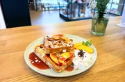 Freitag ist Waffeltag in Mimi's Laden & Caf&eacute;. Der Renner: Pfirsich Melba.