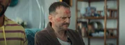 Andi Knuppe (Milan Peschel) zeigt deutliche Spuren nach seinem "Ufo-Erlebnis". Die Ereignisse werfen Fragen über Wahrheit und Inszenierung auf. Andi Knuppe (Milan Peschel) zeigt deutliche Spuren nach seinem "Ufo-Erlebnis". Die Ereignisse werfen Fragen über Wahrheit und Inszenierung auf.