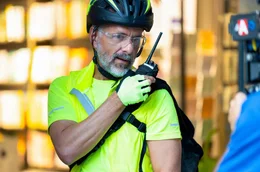 Nach dem schweren Unfall seiner Tochter springt Bert (Christoph Maria Herbst) als Fahrradkurier f&uuml;r sie ein.