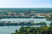 Eine Stadt umgeben von Seen &ndash; sieben gro&szlig;e Seen liegen unter der Landeshauptstadt.