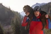 Michael Zelzer, Bergretter der Bergwacht Bad Reichenhall, mit Hund Sam. Michael Zelzer, Bergretter der Bergwacht Bad Reichenhall, mit Hund Sam.