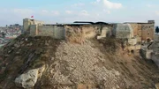 Die fast 2000 Jahre alte Zitadelle der türkischen Stadt Gaziantep wird durch ein Erdbeben schwer beschädigt. Die fast 2000 Jahre alte Zitadelle der türkischen Stadt Gaziantep wird durch ein Erdbeben schwer beschädigt.