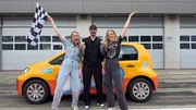 Lena, Stefan und Lisa haben ihre erste Challenge hinter sich: Eine Fahrt auf einer echten Rennstrecke.
