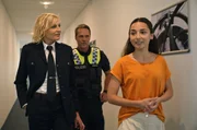 Sina Sharma (Rona Özkan, r.) erzählt Mattes (Matthias Schloo, M.) und Melanie (Sanna Englund, l.), dass sie das Morgenmagazin mit ihren Ideen ins Heute bringen möchte. Ein Motiv, die Moderatorin Karin Sievers zu vergiften? Sina Sharma (Rona Özkan, r.) erzählt Mattes (Matthias Schloo, M.) und Melanie (Sanna Englund, l.), dass sie das Morgenmagazin mit ihren Ideen ins Heute bringen möchte. Ein Motiv, die Moderatorin Karin Sievers zu vergiften?