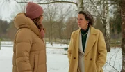 Lou (l. Eva-Maria Grein von Friedl) sorgt daf&uuml;r, dass Victoria (r. Caroline Schreiber) als Gesch&auml;ftsf&uuml;hrerin der EmKa abgesetzt wird. Victoria ist fassungslos!