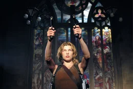 Alice (Milla Jovovich).