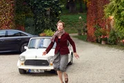 Frau Dornfelder (Katharina Blaschke) hat ein Problem. Frau Dornfelder (Katharina Blaschke) hat ein Problem.