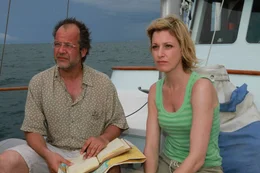 Julia Stinshoff und Marek Erhardt.