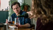 Juliets (Charlotte De Bruyne, r.) Liebesbeziehung mit Rechtsanwalt Sam Deckers (Jonas Vermeulen, l.) kommt f&uuml;r ihr berufliches wie auch ihr privates Umfeld v&ouml;llig &uuml;berraschend.