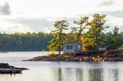 Im Huronsee in Ontario durchziehen Tausende Inseln die Georgian Bay. Vor mehr als 100 Jahren wurde hier eine der abgelegenen Inselketten zum Paradies f&uuml;r ledige Frauen.