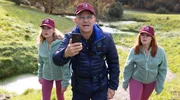 Ungew&ouml;hnliche Kunden: Dirk (Florian Fitz) macht eine Wanderung mit Nelly (Ella Morgen, li.) und Charlotte (Amelie Henning).