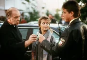 Kommissar Bernd Flemming (l., Martin Lüttge) und seine Kollegin Miriam Koch (Roswitha Schreiner) ermitteln zum letzten Mal am Tatort Düsseldorf. In einer gepanzerten Limousine ist die Leiche einer jungen Frau gefunden worden. Kommissar Bernd Flemming (l., Martin Lüttge) und seine Kollegin Miriam Koch (Roswitha Schreiner) ermitteln zum letzten Mal am Tatort Düsseldorf. In einer gepanzerten Limousine ist die Leiche einer jungen Frau gefunden worden.