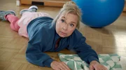 Das Karma schlägt zu: Eva (ChrisTine Urspruch) ist am Boden. Das Karma schlägt zu: Eva (ChrisTine Urspruch) ist am Boden.