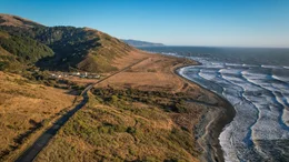 Diese Luftaufnahme zeigt die legend&auml;re Lost Coast in Nordkalifornien.