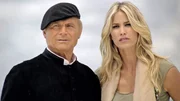 Don Matteo (Terence Hill, l.) versucht herauszufinden, wer den Mordversuch auf das Model Elisa veruebt hat.