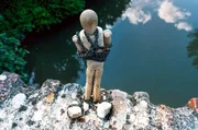 Die mittelalterliche Gottesprobe: Die beschuldigte Person wurde gefesselt ins Wasser geworfen – ging sie unter, war sie unschuldig, schwamm sie an der Oberfläche, deutete dies auf Schuld hin. Die mittelalterliche Gottesprobe: Die beschuldigte Person wurde gefesselt ins Wasser geworfen – ging sie unter, war sie unschuldig, schwamm sie an der Oberfläche, deutete dies auf Schuld hin.