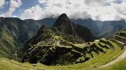 Machu Picchu in den peruanischen Anden. Vor fast 600 Jahren haben die Inka die Stadt auf mehr als 2400 Metern Höhe errichtet. Machu Picchu in den peruanischen Anden. Vor fast 600 Jahren haben die Inka die Stadt auf mehr als 2400 Metern Höhe errichtet.