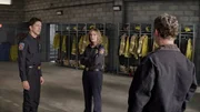 &bdquo;Goodbye for Now&ldquo; &ndash; Nach dem Brand auf Zabel Ridge ist die Feuerwache 42 mit internen Konflikten konfrontiert, muss sich aber f&uuml;r eine riskante Rettungsaktion zusammenraufen, die ihre St&auml;rke, Loyalit&auml;t und die Zukunft der Feuerwache auf die Probe stellt. Abgebildet (v. l. n. r.): Michael Trucco als Luke Leone und Diane Farr als Sharon Leone.