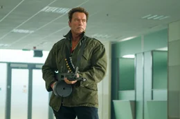 Trench (Arnold Schwarzenegger)  Die Verwendung des sendungsbezogenen Materials ist nur mit dem Hinweis und Verlinkung auf RTL+ gestattet.