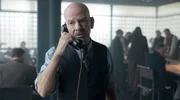 Heymann (Martin Wuttke) bekommt einen wichtigen Anruf.