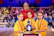 Das gelbe Team aus Pressbaum/Österreich freut sich über den Pokal. Das gelbe Team aus Pressbaum/Österreich freut sich über den Pokal.