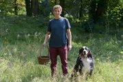 Bevor Fritz (Guido Hammesfahr) sich zur großen Pilzsuche aufmacht, verschafft er sich mit seinem Hund Keks ersteinmal einen Überblick im Wald. Bevor Fritz (Guido Hammesfahr) sich zur großen Pilzsuche aufmacht, verschafft er sich mit seinem Hund Keks ersteinmal einen Überblick im Wald.