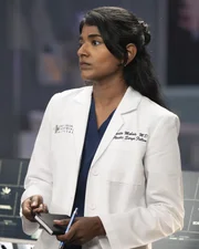 Anita Kalathara als Dr. Kavita Mohanty