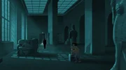 Was geht hier vor sich? Millie und Paul beobachten, versteckt hinter einer Statue, einen geheimnisvollen Fremden, der durch das Pergamonmuseum schleicht. Was geht hier vor sich? Millie und Paul beobachten, versteckt hinter einer Statue, einen geheimnisvollen Fremden, der durch das Pergamonmuseum schleicht.