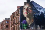 In den Stra&szlig;en Glasgows sind die vielen "Murals" an den Geb&auml;udefassaden nicht zu &uuml;bersehen. Sie machen aus der schottischen Metropole einen Street-Art-Hotspot.