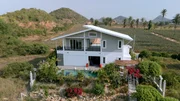 Die Villa mit Pool in Thailand, um die sich die deutschen Housesitter Christoph Keidel und Theresa Auth ein paar Wochen lang kümmern – und dafür kostenlos darin wohnen. Die Villa mit Pool in Thailand, um die sich die deutschen Housesitter Christoph Keidel und Theresa Auth ein paar Wochen lang kümmern – und dafür kostenlos darin wohnen.