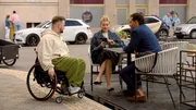 Jonas (Felix van Deventer, l.) ist genervt von Nihat (Timur &Uuml;lker). In der Mitte Johanna (Charlott Reschke).