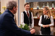 Yvonne (Tanja Lanäus, r.) ist fassungslos vor Hanno (Hanno Dobiat, M.), dass Christoph (Dieter Bach, l.) dem Fürstenhof den Rücken kehren wird. Yvonne (Tanja Lanäus, r.) ist fassungslos vor Hanno (Hanno Dobiat, M.), dass Christoph (Dieter Bach, l.) dem Fürstenhof den Rücken kehren wird.