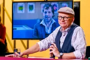 Oliver Baier – Promifrage: Vodoo Jürgens: „Warum erblasst der Masken-Nasendoktorfisch mehrmals täglich?“ Oliver Baier – Promifrage: Vodoo Jürgens: „Warum erblasst der Masken-Nasendoktorfisch mehrmals täglich?“
