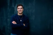 Lucas Krzikalla war der erste offen queere Sportler in der Handballbundesliga. Lucas Krzikalla war der erste offen queere Sportler in der Handballbundesliga.