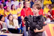Kamerakind Anton unterstützt heute das Aufnahmeteam im Studio. Kamerakind Anton unterstützt heute das Aufnahmeteam im Studio.