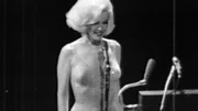 Marilyn Monroe singt bei ihrer legendären Darbietung von „Happy Birthday, Mr. President“ zu Ehren von US-Präsident John F. Kennedy anlässlich seines 45. Geburtstags im Madison Square Garden in New York am 19. Mai 1962. Marilyn Monroe singt bei ihrer legendären Darbietung von „Happy Birthday, Mr. President“ zu Ehren von US-Präsident John F. Kennedy anlässlich seines 45. Geburtstags im Madison Square Garden in New York am 19. Mai 1962.