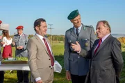 Wöller ist bei der Auinger-Präsentation anwesend. Professor Hirseberger kann keine Kammmolche finden (v.li.: Jürgen Tonkel, Thomas M. Meinhardt, Fritz Wepper). Wöller ist bei der Auinger-Präsentation anwesend. Professor Hirseberger kann keine Kammmolche finden (v.li.: Jürgen Tonkel, Thomas M. Meinhardt, Fritz Wepper).