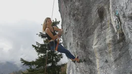 Die angehende Bergf&uuml;hrerin Esther Braun beim Klettertraining in der Berchtesgadener Bischofswand.