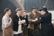 Das Brauereigewerbe ist durch die Hitze im Sudhaus und lange Schichtdienste harte Arbeit – mit etwa dreißig Jahren gilt ein Brauerei-Arbeiter als verbraucht, Rheuma und Schwindsucht sind an der Tagesordnung. Das Brauereigewerbe ist durch die Hitze im Sudhaus und lange Schichtdienste harte Arbeit – mit etwa dreißig Jahren gilt ein Brauerei-Arbeiter als verbraucht, Rheuma und Schwindsucht sind an der Tagesordnung.