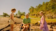 Anja (Idun Dahlskås) gefällt nicht, dass Ronja (Anna Paalgard) Max (Petter Brækhus) zu ihrer Zeremonie an den Strand einlädt. Anja (Idun Dahlskås) gefällt nicht, dass Ronja (Anna Paalgard) Max (Petter Brækhus) zu ihrer Zeremonie an den Strand einlädt.