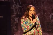 Die Stand-Up-Comedienne Helene Bockhorst ist zu Gast in dieser Spezialfolge der „Happy Hour“, moderiert von Teresa Reichl Die Stand-Up-Comedienne Helene Bockhorst ist zu Gast in dieser Spezialfolge der „Happy Hour“, moderiert von Teresa Reichl